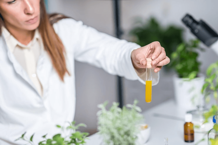 Multi-Targeted Anti-Aging: Combining Peptides, Growth Factors & Antioxidants in OEM Serums