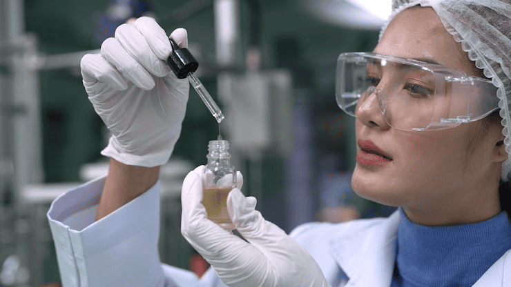 From Lab to Clinicals: How OEMs Validate Anti-Aging Efficacy (Patch Testing vs. Instrumental Analysis)